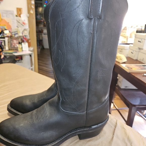NWT Tony Lama Men's Black Oiled Cowhide work boots, size 11, Vibram soles - Picture 5 of 14
